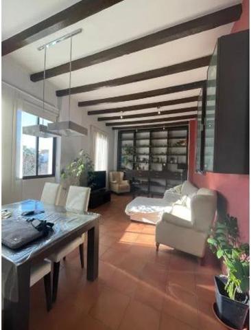 AMPLIO, BONITO Y EXTERIOR CON BALCÓN, CERCA DEL CENTRO photo 0