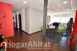 MUY AMPLIO CON BALCÓN Y ASCENSOR EN EL PLENO CENTRO photo 0