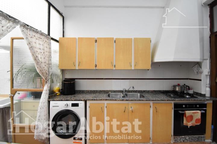 ¡OLIVA CENTRO! MAGNÍFICA CASA AMPLIA Y LUMINOSA CON TERRAZA photo 0