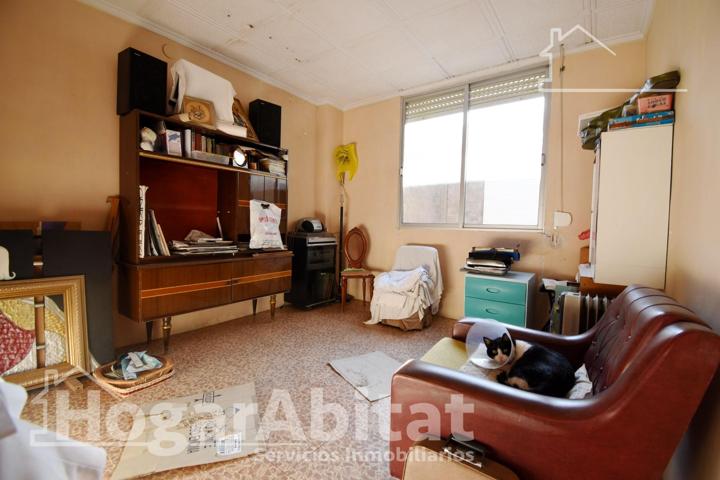 AMPLIA CASA SEMIREFORMADA CON TERRAZA Y GARAJE photo 0