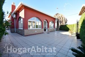 ¡CERCA DE LA PLAYA! PRECIOSO CHALET CON PISCINA, GARAJE, TERRAZA Y BARBACOA photo 0