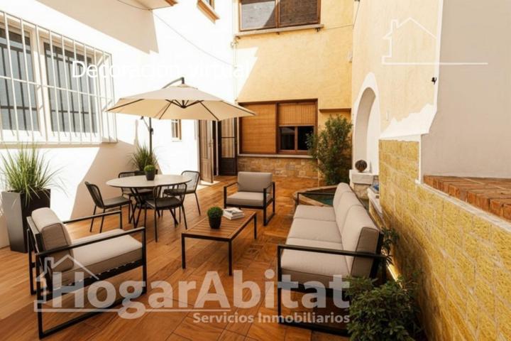 ¡OPORTUNIDAD DE INVERSIÓN! AMPLIA CASA CON GRAN TERRAZA Y BALCÓN, EN EL CENTRO photo 0