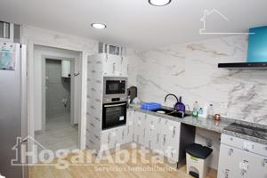 MUY AMPLIO Y REFORMADO JUNTO AL CENTRO DE SALUD photo 0