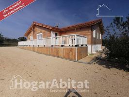 AMPLIO CHALET SEMINUEVO CON GRAN TERRENO Y GARAJE photo 0