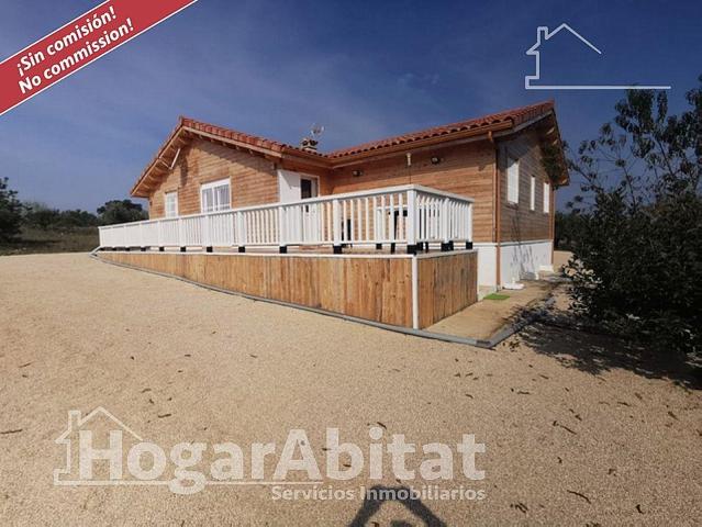 AMPLIO CHALET SEMINUEVO CON GRAN TERRENO Y GARAJE photo 0