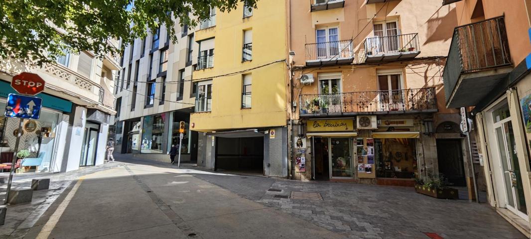 Plaza de aparcamiento - Lleida photo 0