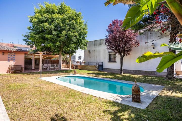 Unifamiliar En venta en Las Almenas, Tomares photo 0