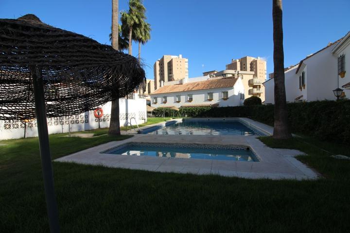 Unifamiliar Pareada En venta en Travesía Tv Colorado, Playamar, Torremolinos photo 0