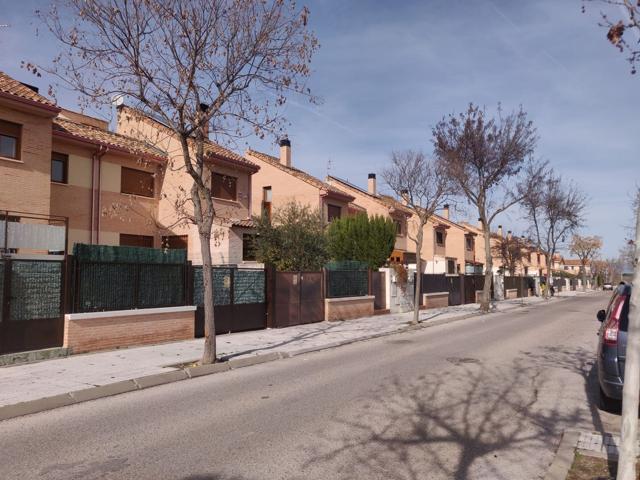 Unifamiliar Pareada En venta en Calle De Las Suertes, La Dehesa - El Pinar, Navalcarnero photo 0