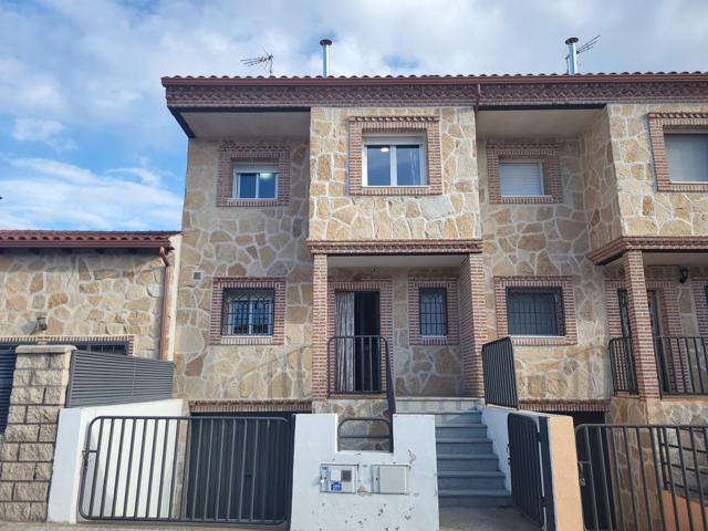 Unifamiliar Pareada En venta en Camino Tejar, 10, Navaluenga photo 0