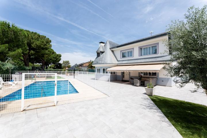 Casa En venta en Calle Miño, El Bosque, Villaviciosa De Odón photo 0