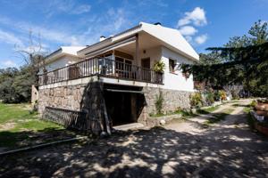 Casa En venta en Calle Huelva, Mojadillas - Parque De Las Infantas - El Paraiso, Valdemorillo photo 0