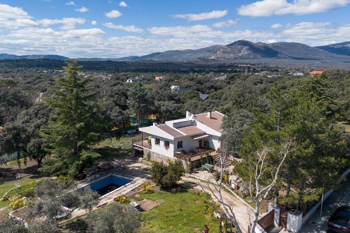 Casa En venta en Calle Huelva, Mojadillas - Parque De Las Infantas - El Paraiso, Valdemorillo photo 0