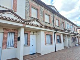 Unifamiliar Pareada En venta en Calle Las Cigüeñas, 13, Navaluenga photo 0