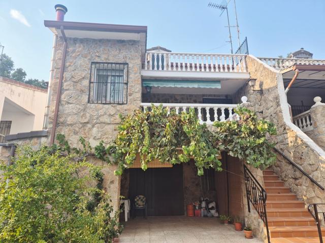 Unifamiliar Pareada En venta en Cl Sauces, 27, Navaluenga photo 0