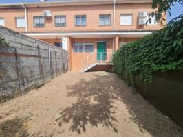 Unifamiliar Pareada En venta en Cl Madroño, San Martín De Valdeiglesias photo 0