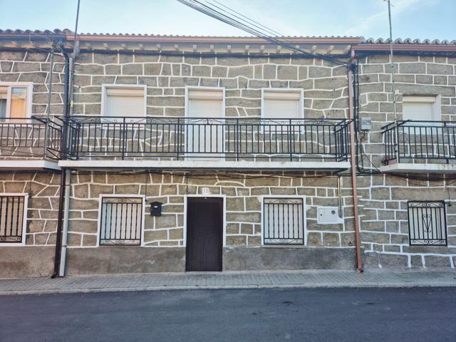 Unifamiliar Pareada En venta en Calle Castilla, 13, Burgohondo photo 0