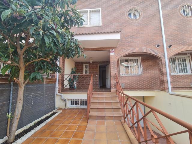 Unifamiliar Pareada En venta en Calle Peña Rubia, Norte - Universidad, Móstoles photo 0