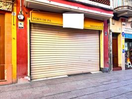 Local en la C- Sant Joan, en una de las dos calles más comerciales de Calella photo 0