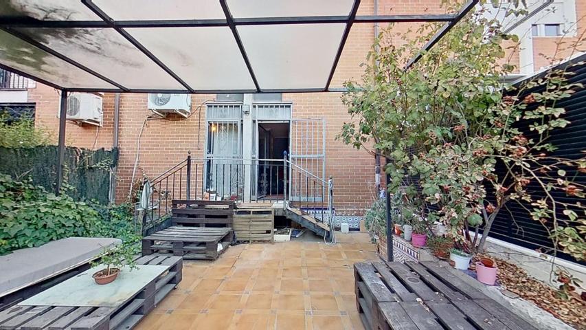 Unifamiliar Pareada En venta en Sector 3, Getafe photo 0