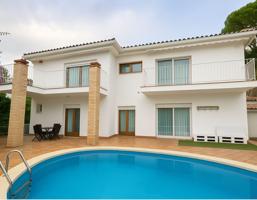 Casa En venta en Calle Pintor Marc Chagall, 5, Tossa De Mar, Tossa De Mar photo 0