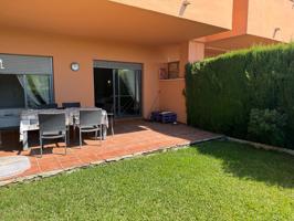 Se alquila por temporada bonito piso en Manilva. photo 0