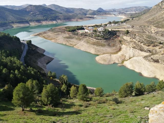 Ideal cómo inversión o si desea vivir en un pueblo con encanto como es Iznájar (Córdoba). photo 0