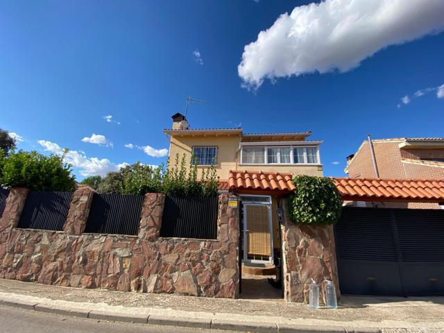 CHALET INDEPENDIENTE CON PISCINA photo 0