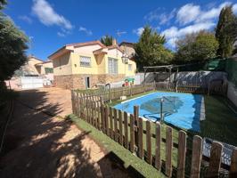 Chalet de esquina con Piscina en zona Pioz photo 0