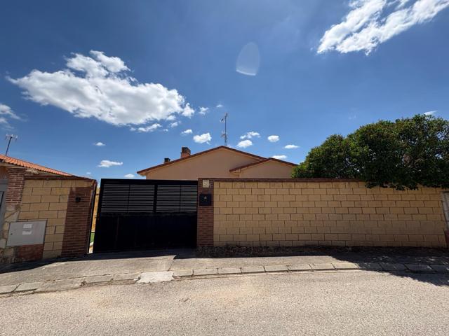 ¡¡¡ GRAN OPORTUNIDAD DE CHALET INDEPENDIENTE EN ZONA PIOZ !!!! photo 0