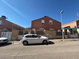 Chalet Pareado en Venta en Pioz photo 0