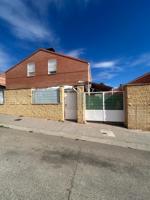 CHALET PAREADO EN VALCASTILLO photo 0