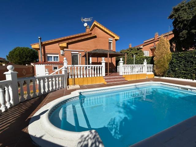 CHALET INDEPENDIENTE CON PISCINA photo 0