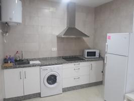 Casa pareada de alquiler en Avenida de Italia, Bermejales photo 0