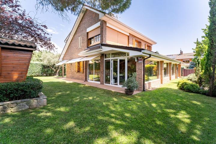 Casa En venta en De Vía Layetana, Becerril De La Sierra photo 0