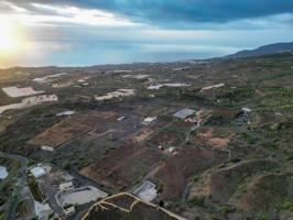 Terreno rústico en venta junto a la autopista TF-1 en Guia de Isora photo 0