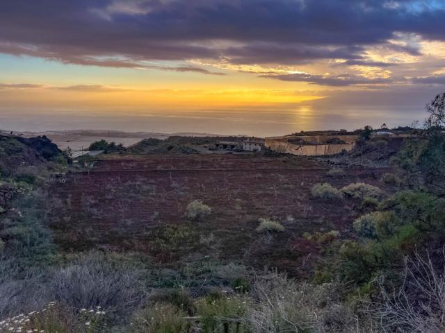 Terreno rústico en venta junto a la autopista TF-1 en Guia de Isora photo 0