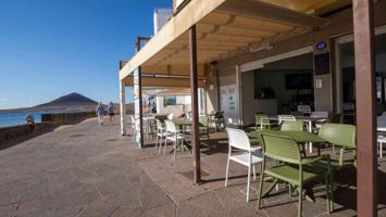¡Oportunidad Única de Traspaso en El Médano, Tenerife! Bar-Restaurante en Primera Línea de Playa photo 0