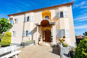 Magnífico Chalet Independiente en Venta en Calle Emeterio Padrón Cruz photo 0