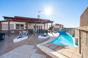 Hermoso Chalet Independiente en la Exclusiva Zona de Candelaria, Tenerife photo 0