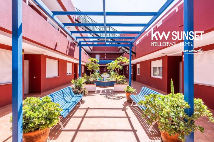 Céntrico y con encanto: apartamento con terraza y garaje en San Isidro. photo 0