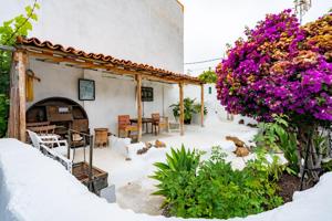 Casa canaria con gran parcela y casa de madera en Chío – 1.081 m² de terreno y múltiples posibilidades photo 0
