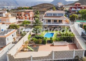 OPORTUNIDAD! EXCLUSIVA VILLA DE 10 HABITACIONES EN BUZANADA, ARONA — PISCINA, JACUZZI, GRAN GARAJE Y APARTAMENTO INDEPENDIENTE photo 0