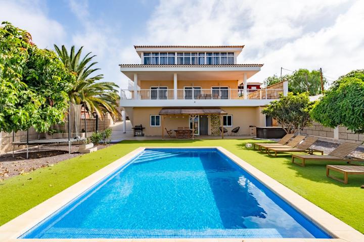 OPORTUNIDAD! EXCLUSIVA VILLA DE 10 HABITACIONES EN BUZANADA, ARONA — PISCINA, JACUZZI, GRAN GARAJE Y APARTAMENTO INDEPENDIENTE photo 0