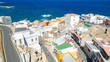 🌊 Oportunidad Única: Solar Urbano a Menos de 100 metros del Mar en Las Arenas, Arico 🏝 photo 0