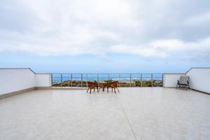 🏡 EN VENTA – Propiedad con 2 apartamentos y terrazas en Guía de Isora photo 0