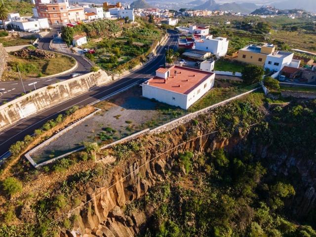 GRAN LOCAL COMERCIAL EN ALQUILER DE 300 M2 + 2.000 M2 DE TERRENO EN ARONA photo 0