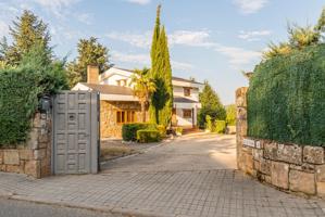 Casa En venta en De Las Acacias, Guadarrama photo 0
