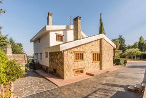 Casa En venta en De Las Acacias, Guadarrama photo 0
