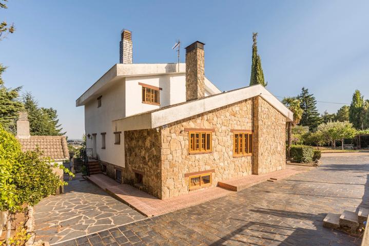 Casa En venta en De Las Acacias, Guadarrama photo 0